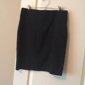 TAHARI. Solid black wool blend pencil skirt size 8